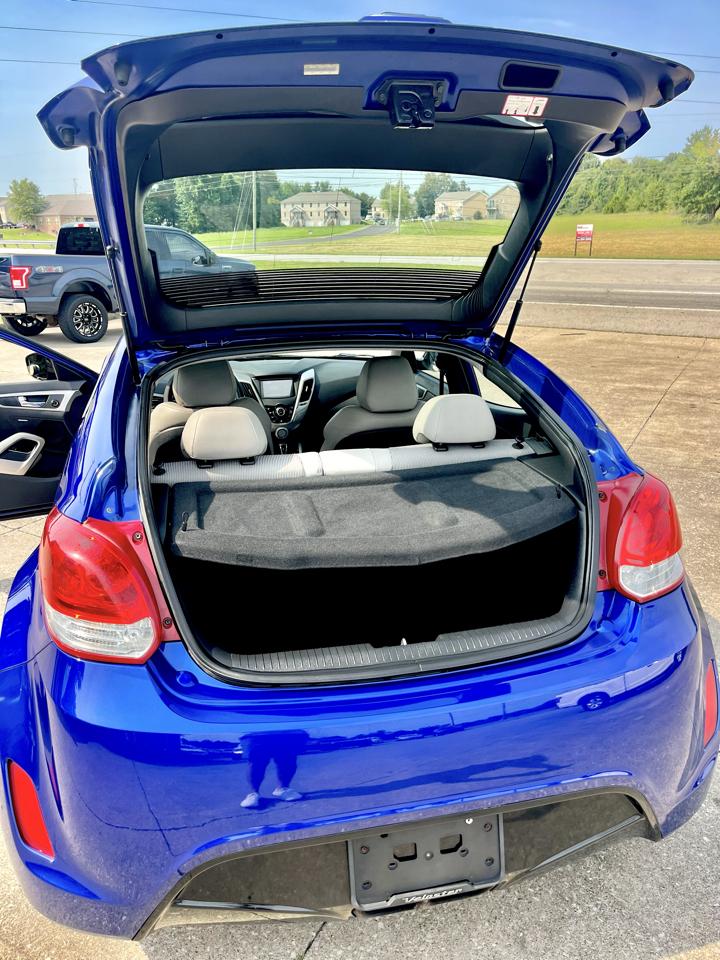 Hyundai Veloster 3dr Cpe Auto w/Gray Int 2012