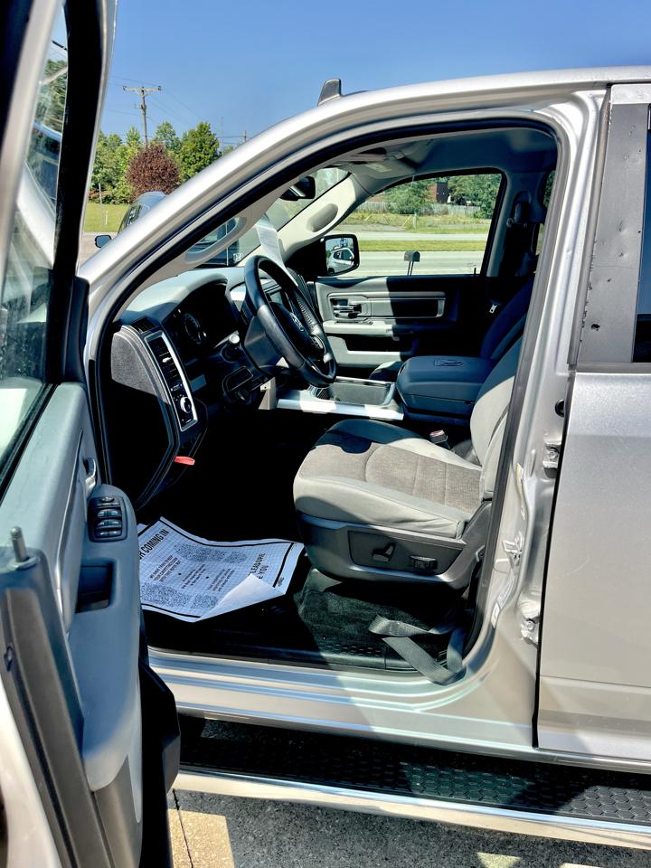 RAM 1500 Big Horn 4x2 Crew Cab 5'7" Box 2017