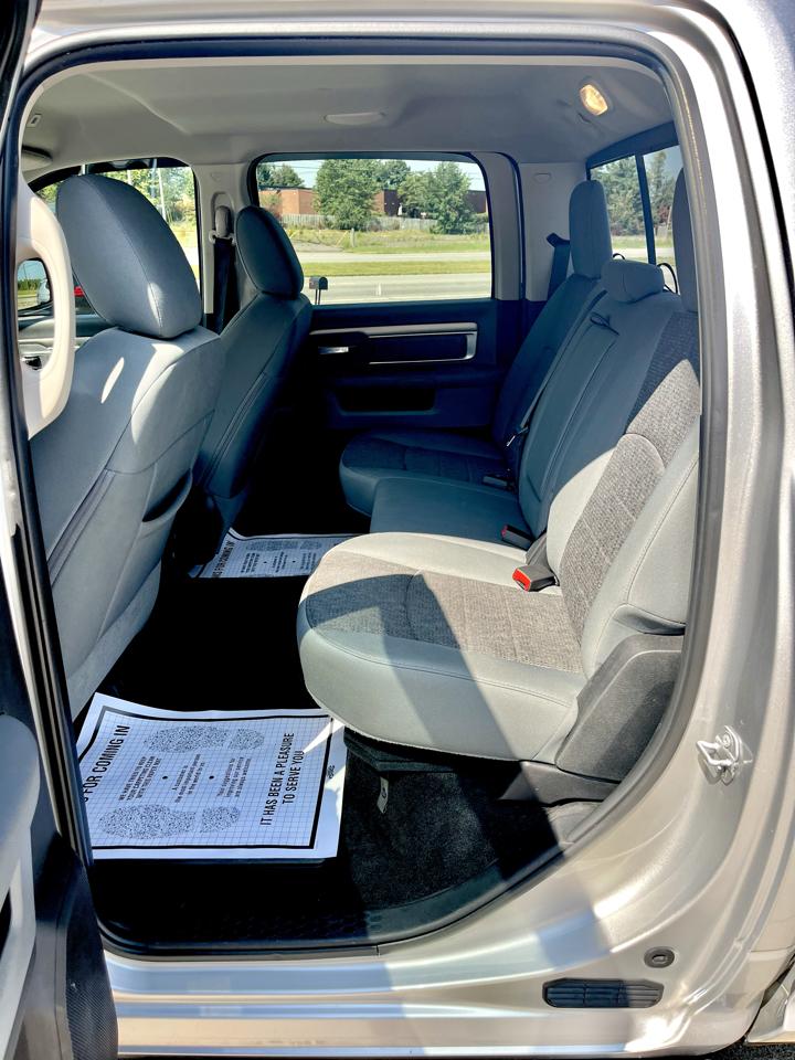 RAM 1500 Big Horn 4x2 Crew Cab 5'7" Box 2017