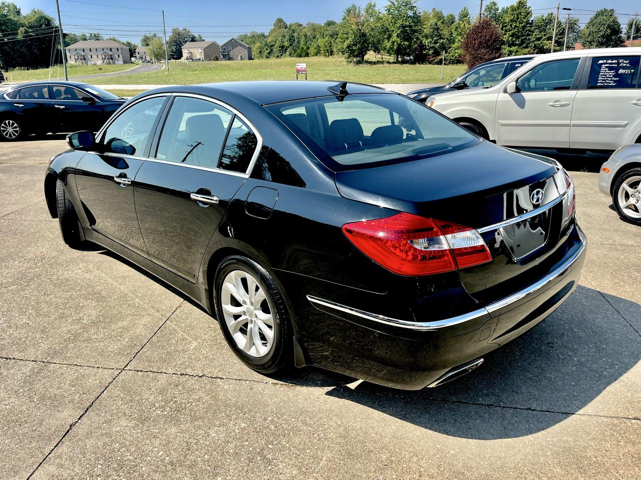 Hyundai Genesis 4dr Sdn V6 3.8L 2012