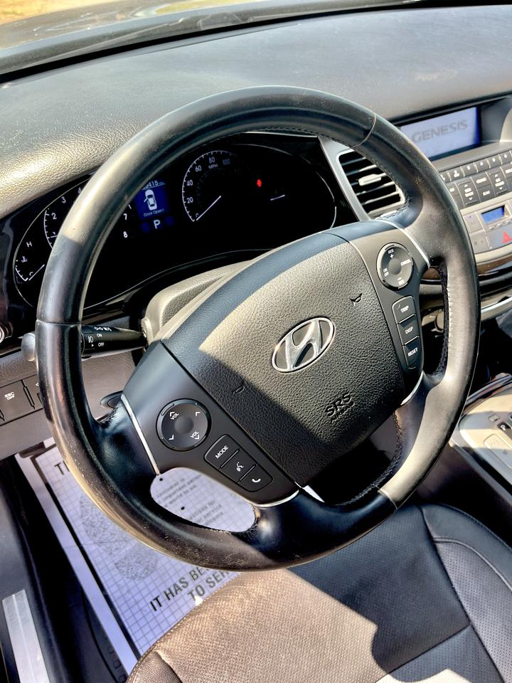 Hyundai Genesis 4dr Sdn V6 3.8L 2012