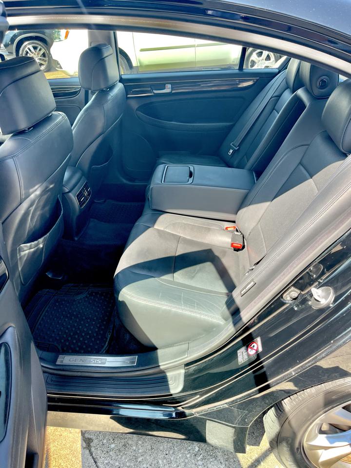 Hyundai Genesis 4dr Sdn V6 3.8L 2012