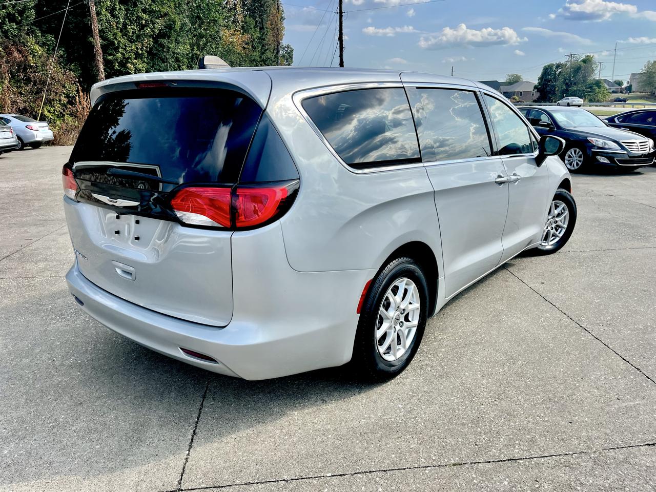 Chrysler Voyager LX FWD 2023