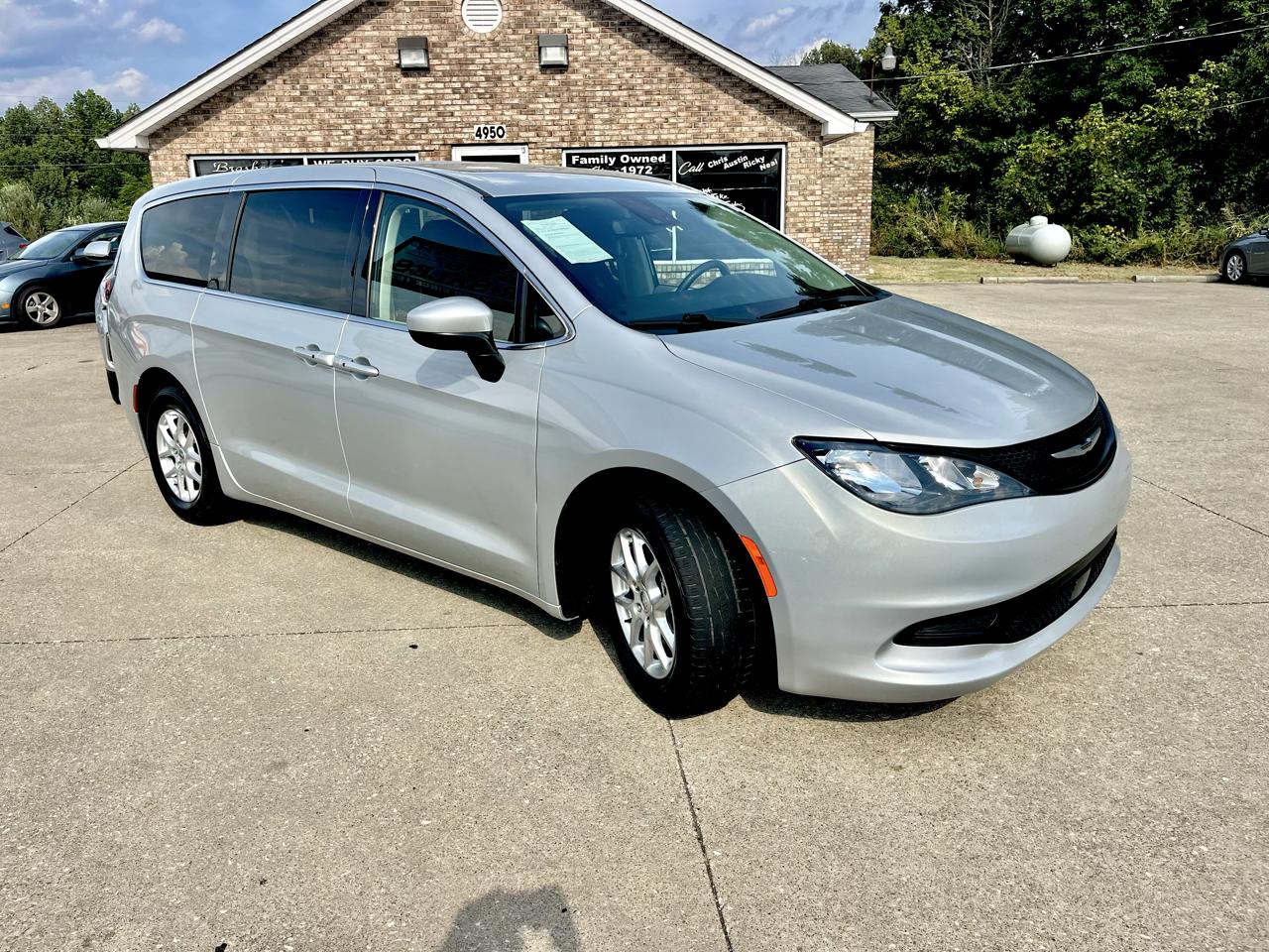 Chrysler Voyager LX FWD 2023