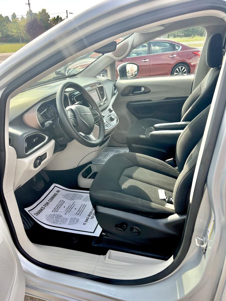 Chrysler Voyager LX FWD 2023