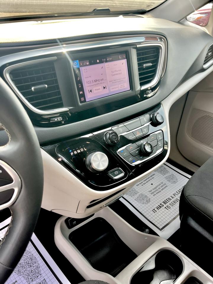 Chrysler Voyager LX FWD 2023