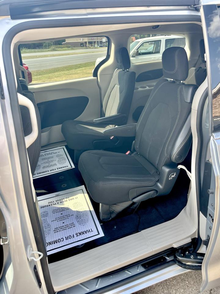 Chrysler Voyager LX FWD 2023