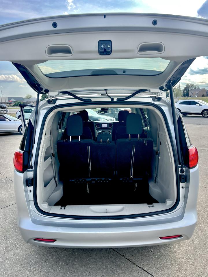 Chrysler Voyager LX FWD 2023