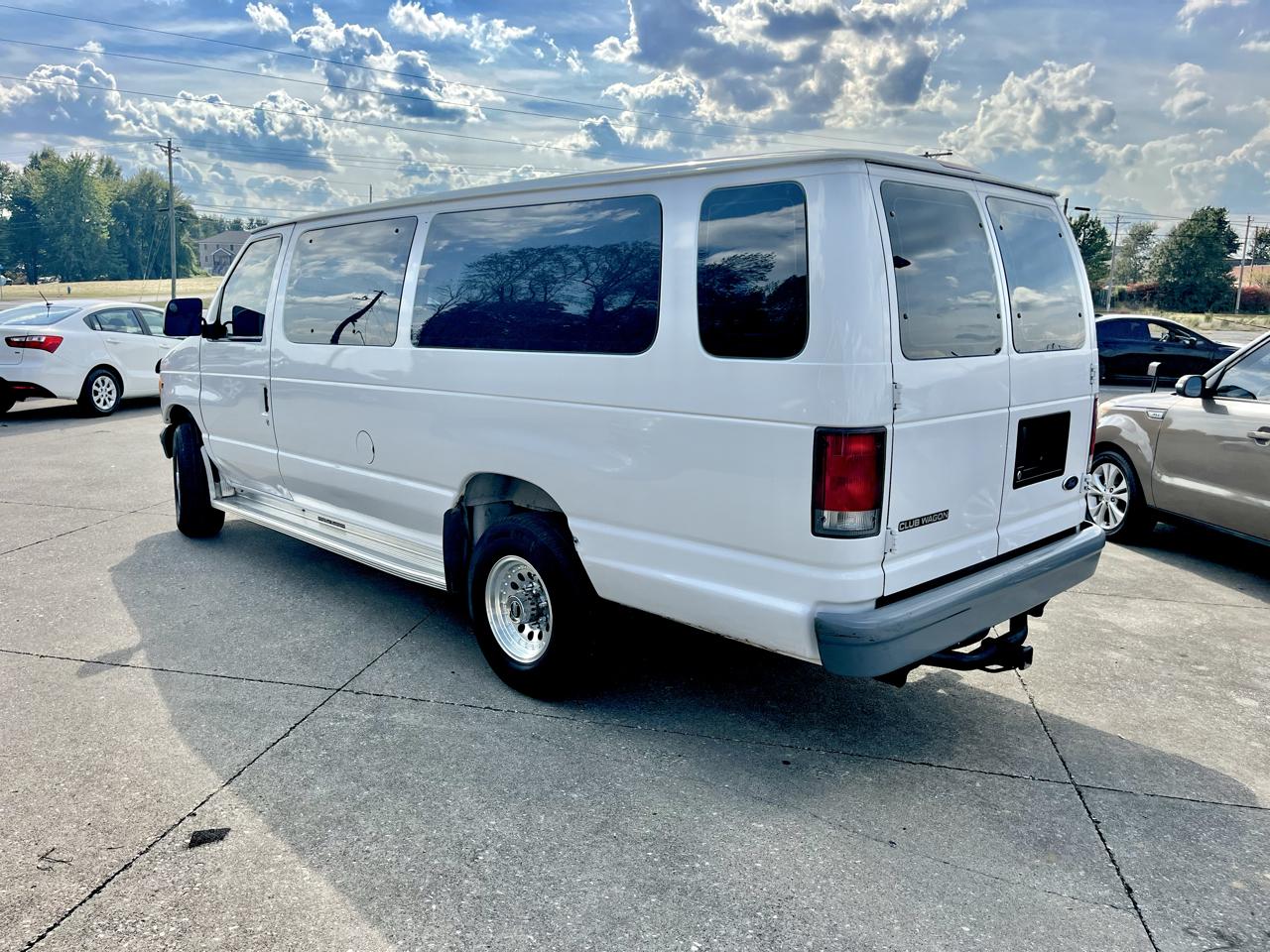Ford Club Wagon Super 138" WB XLT 1998
