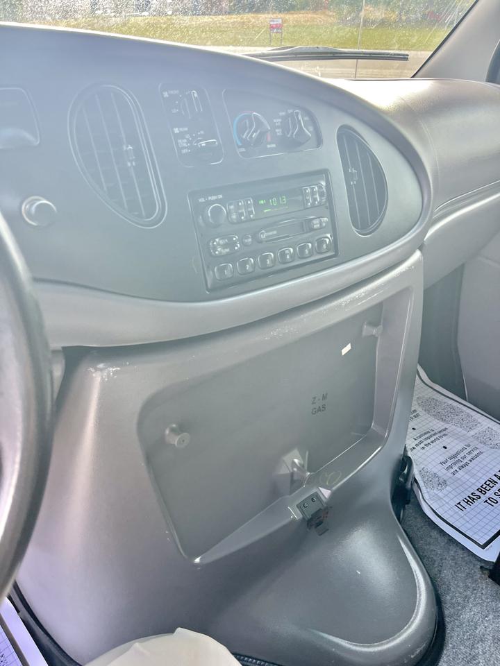 Ford Club Wagon Super 138" WB XLT 1998