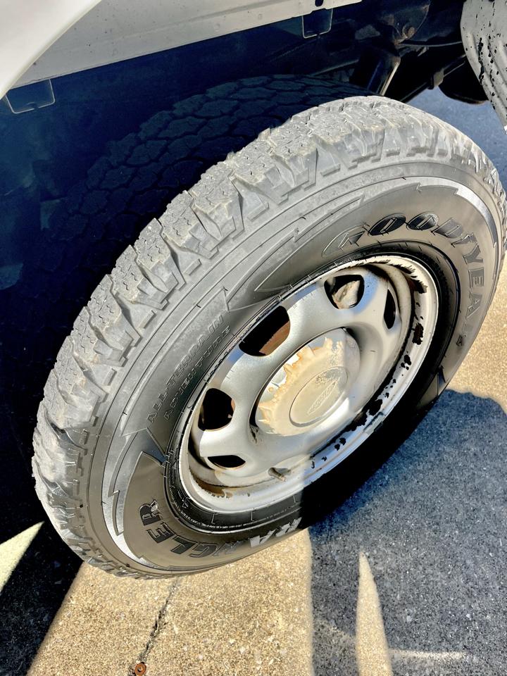 Ford F-150 4WD Reg Cab 141" XLT 2015