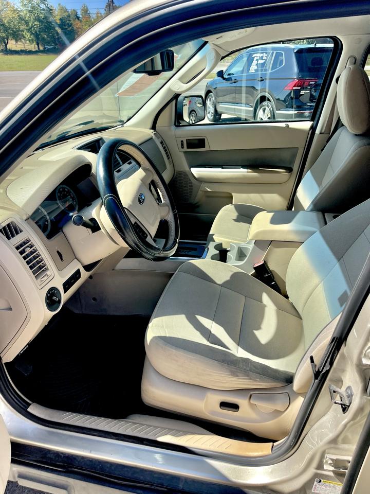 Ford Escape FWD 4dr XLT 2010