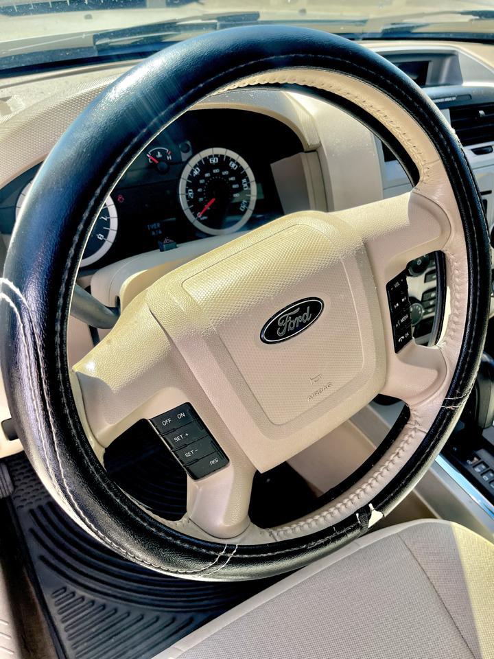 Ford Escape FWD 4dr XLT 2010