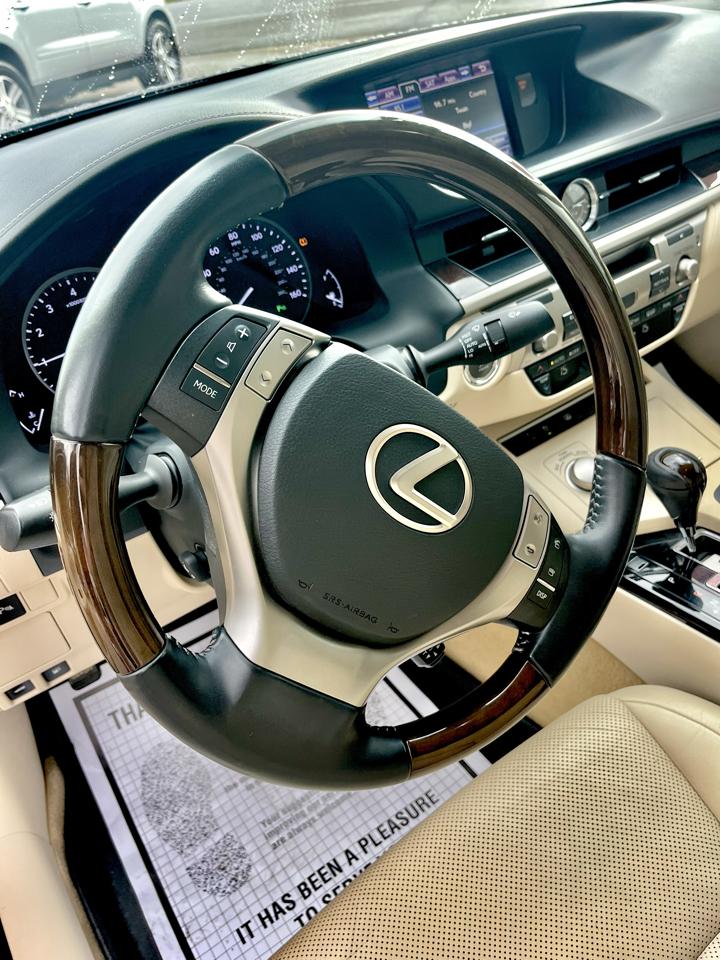 Lexus ES 350 4dr Sdn 2013