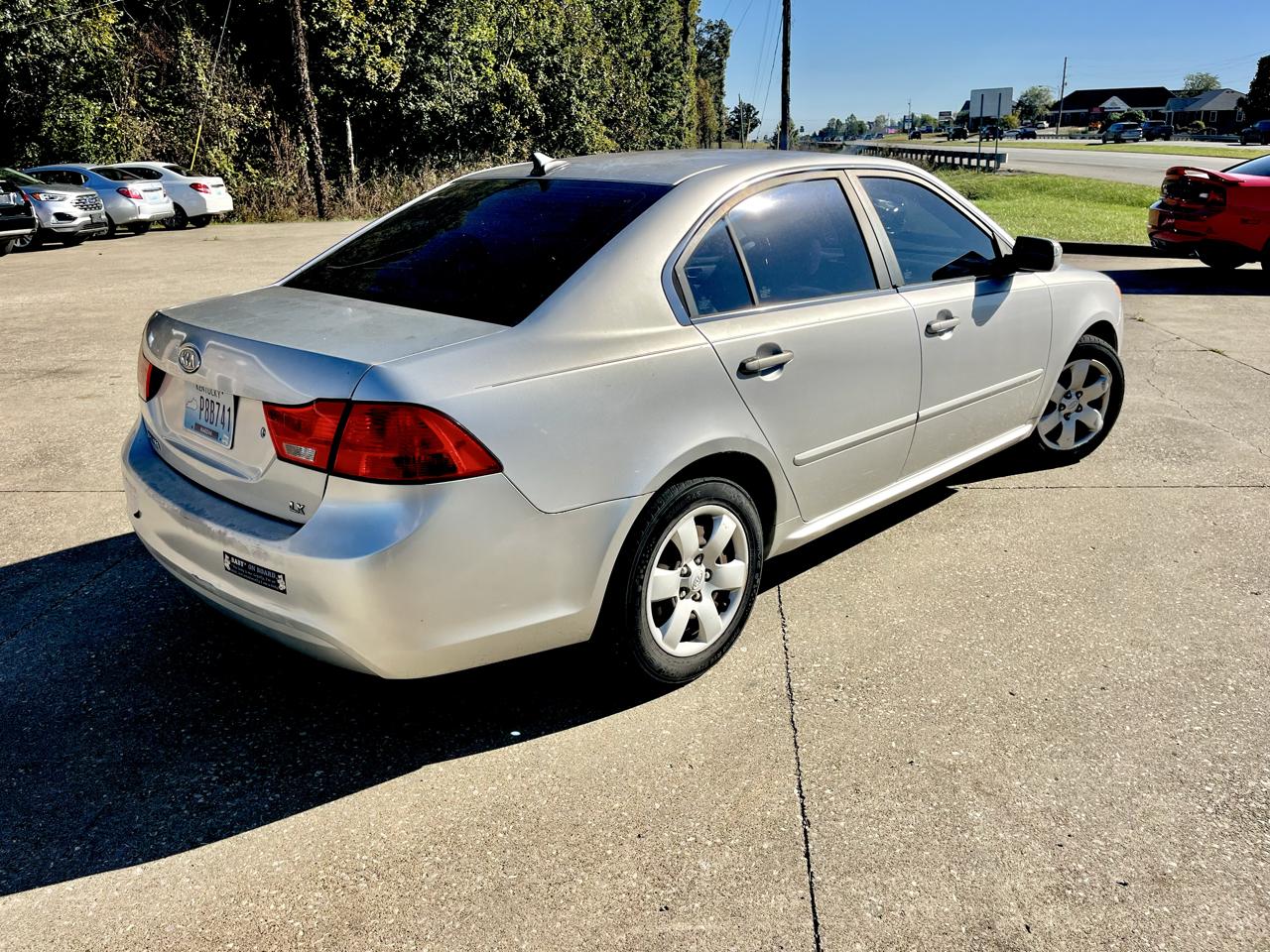 Kia Optima 4dr Sdn I4 Auto LX 2010