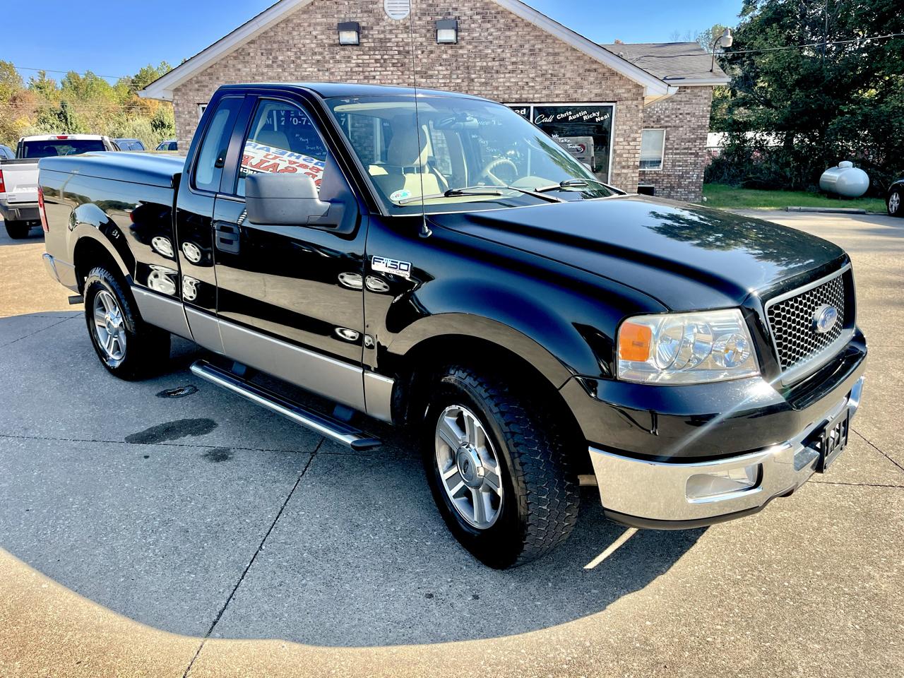 Ford F-150 Reg Cab 126" XLT 2005