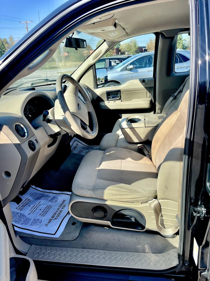 Ford F-150 Reg Cab 126" XLT 2005