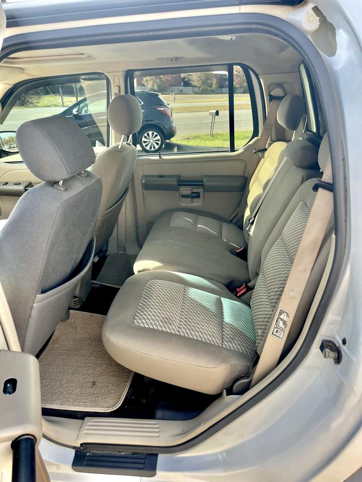 Ford Explorer Sport Trac 4dr 126" WB 4WD XLT Premium 2004