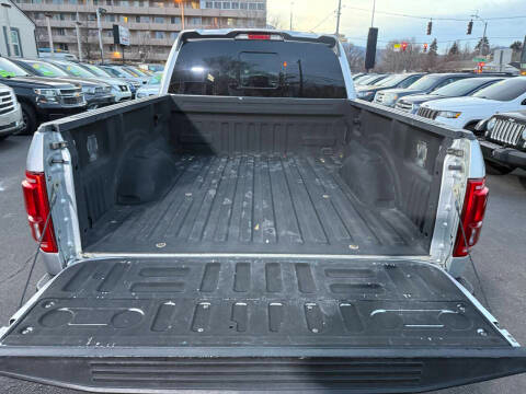 Ford F-150 4WD SuperCrew 157" Lariat w/HD Payload Pkg 2015