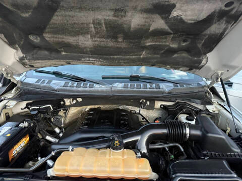 Ford F-150 4WD SuperCrew 157" Lariat w/HD Payload Pkg 2015