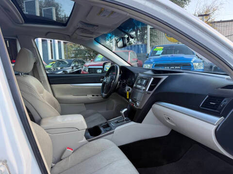 Subaru Outback 4dr Wgn H4 Auto 2.5i Premium 2012