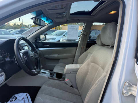 Subaru Outback 4dr Wgn H4 Auto 2.5i Premium 2012