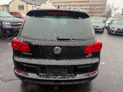 Volkswagen Tiguan 4MOTION 4dr Auto R-Line 2016