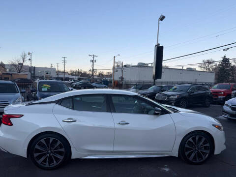 Nissan Maxima 4dr Sdn 3.5 SR 2016