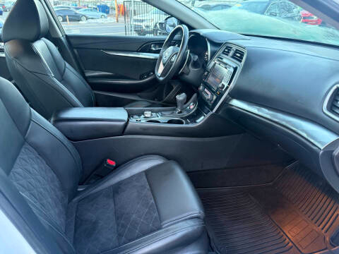 Nissan Maxima 4dr Sdn 3.5 SR 2016