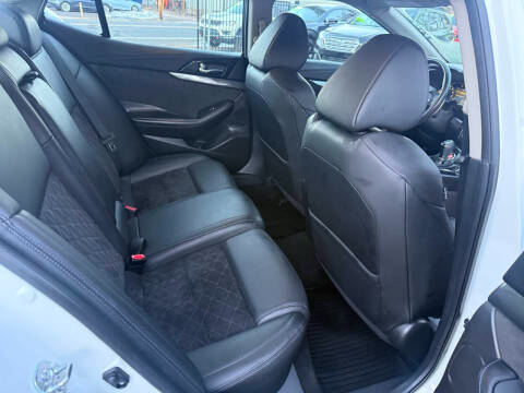 Nissan Maxima 4dr Sdn 3.5 SR 2016