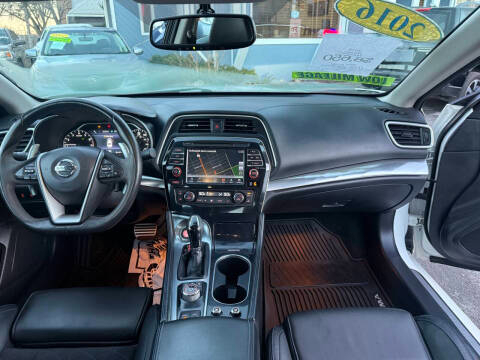 Nissan Maxima 4dr Sdn 3.5 SR 2016