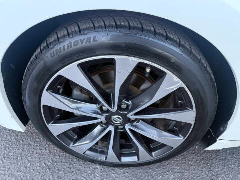 Nissan Maxima 4dr Sdn 3.5 SR 2016