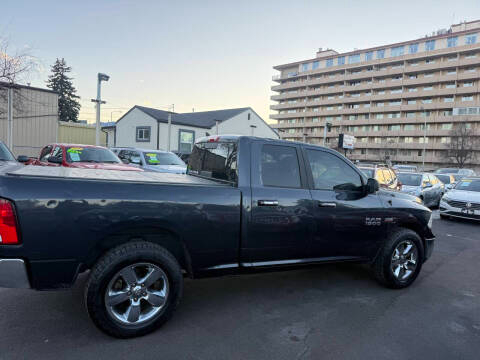 RAM 1500 Big Horn 4x4 Quad Cab 6'4" Box 2017