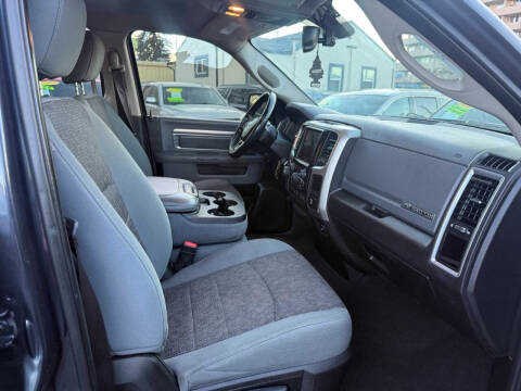 RAM 1500 Big Horn 4x4 Quad Cab 6'4" Box 2017