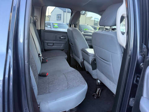 RAM 1500 Big Horn 4x4 Quad Cab 6'4" Box 2017