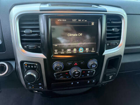 RAM 1500 Big Horn 4x4 Quad Cab 6'4" Box 2017