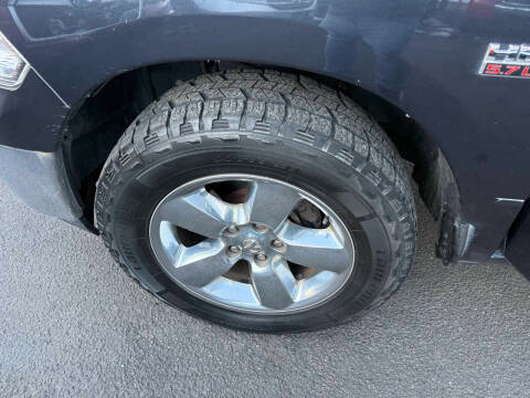 RAM 1500 Big Horn 4x4 Quad Cab 6'4" Box 2017