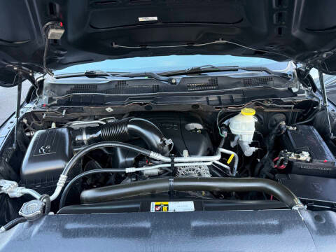 RAM 1500 Big Horn 4x4 Quad Cab 6'4" Box 2017