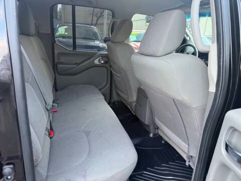 Nissan Frontier SV Crew Cab SWB 4WD 2016