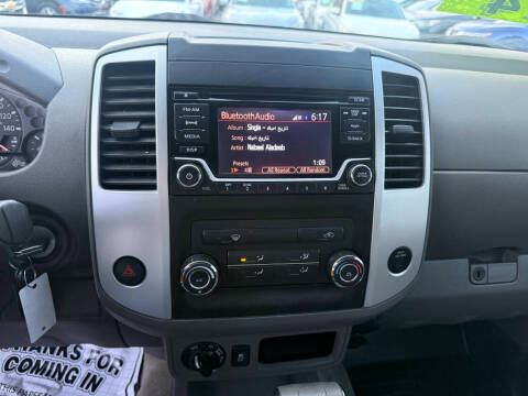 Nissan Frontier SV Crew Cab SWB 4WD 2016