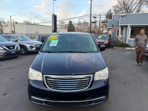 Chrysler Town & Country 4dr Wgn Touring 2013