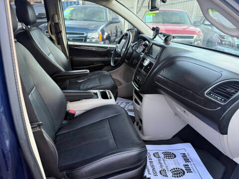 Chrysler Town & Country 4dr Wgn Touring 2013