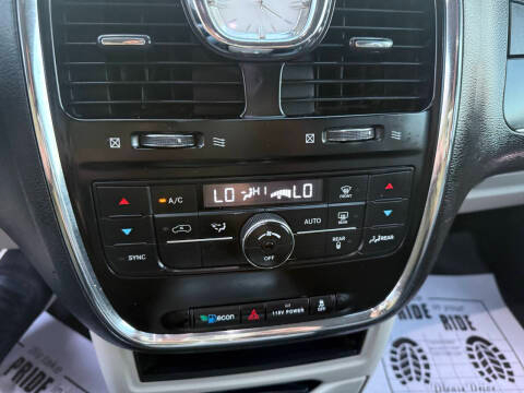 Chrysler Town & Country 4dr Wgn Touring 2013