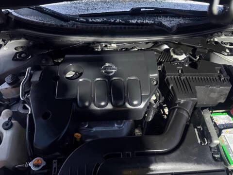 Nissan Altima 4dr Sdn I4 CVT 2.5 SL 2011