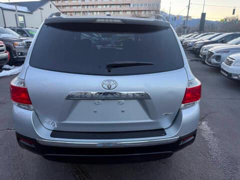 Toyota Highlander 4WD 4dr V6 Limited (Natl) 2013