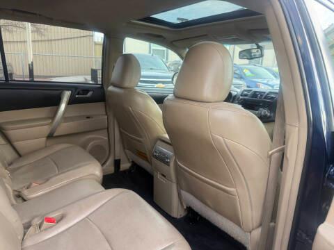 Toyota Highlander 4WD 4dr V6 (Natl) 2012