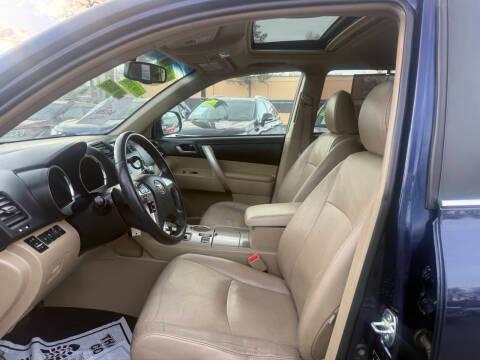 Toyota Highlander 4WD 4dr V6 (Natl) 2012