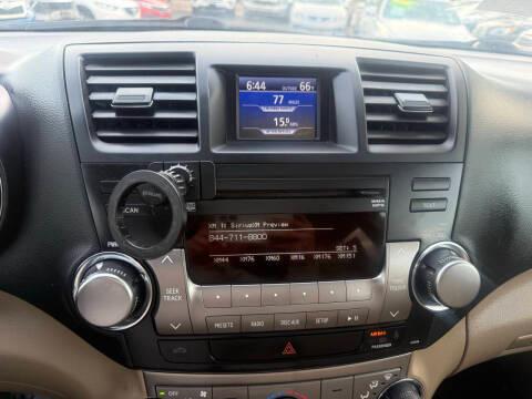 Toyota Highlander 4WD 4dr V6 (Natl) 2012