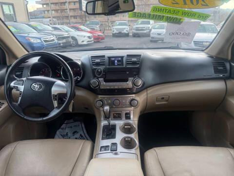 Toyota Highlander 4WD 4dr V6 (Natl) 2012
