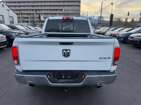 RAM 1500 4WD Crew Cab 140.5" Sport 2016